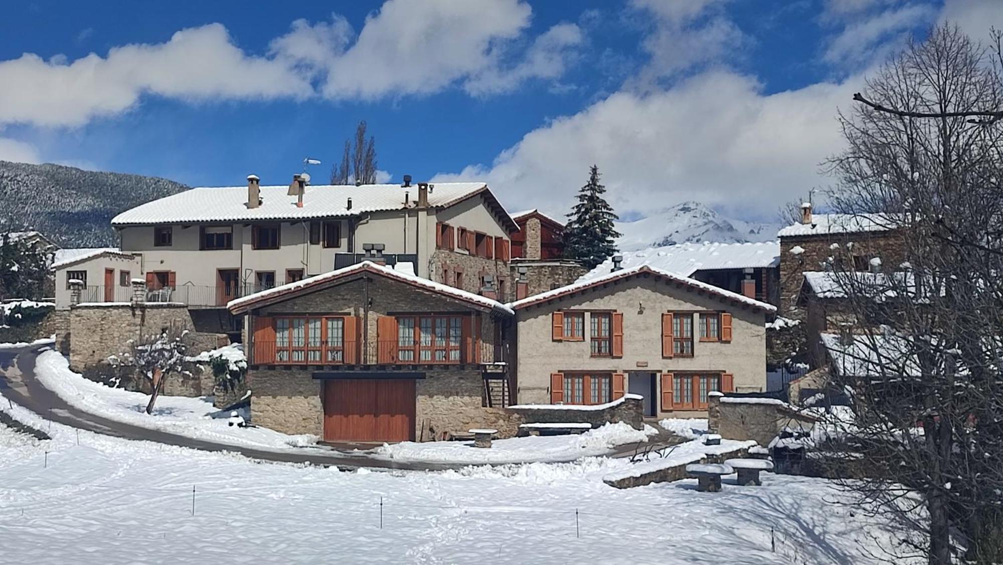 Can Tubau - Casa Rural - Apartaments Campelles Exteriér fotografie