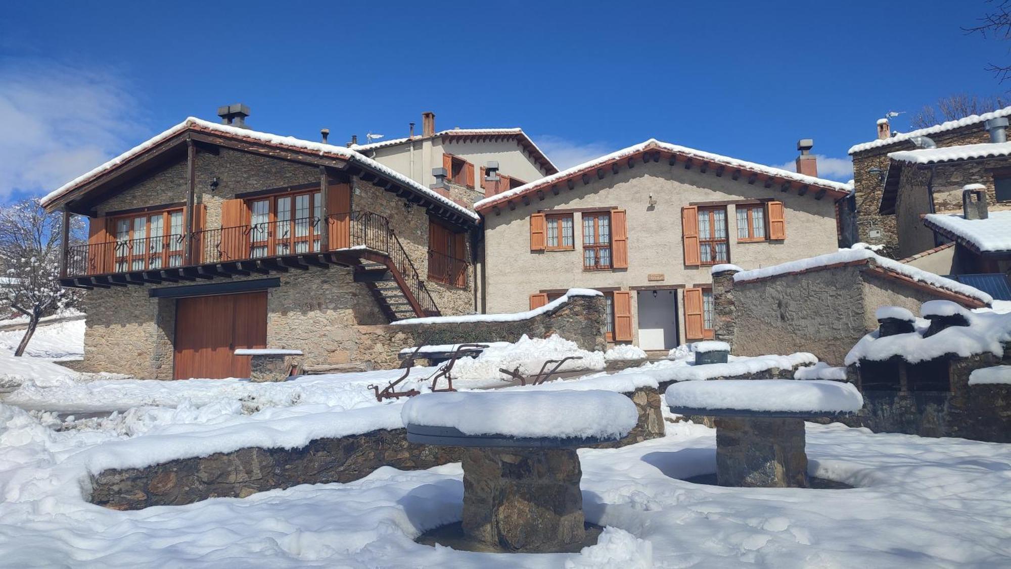 Can Tubau - Casa Rural - Apartaments Campelles Exteriér fotografie